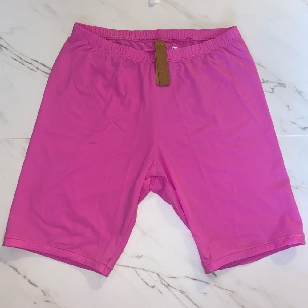 Skims shorts in orchid